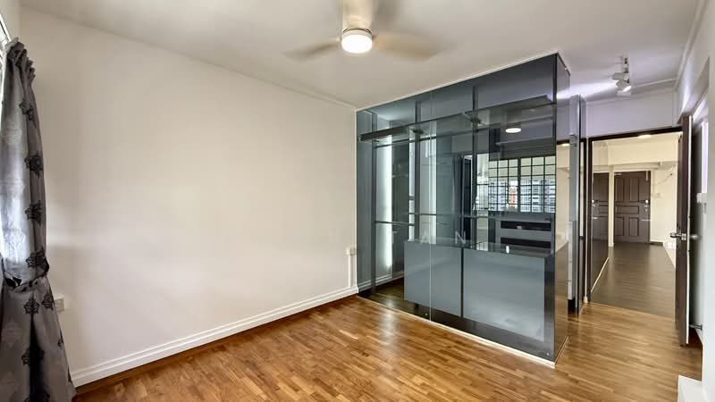 710 Ang Mo Kio Avenue 8, 710 Ang Mo Kio Avenue 8, 3 Bedrooms, 1,302 sqft, HDB Flat For Rent, by Evon Tan, 500061312 - Master Bedroom (with walk-in wardrobe) - PropertyGuru.com.sg