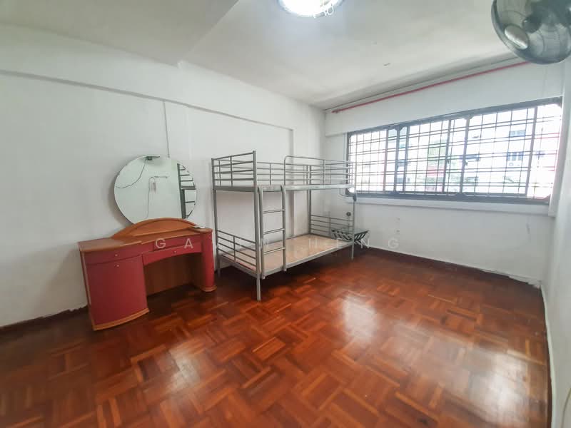 559 Jurong West Street 42 HDB Flat For Sale at S$ 708,000 | PropertyGuru Singapore - Bedroom