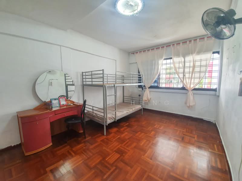559 Jurong West Street 42 HDB Flat For Sale at S$ 708,000 | PropertyGuru Singapore - Bedroom