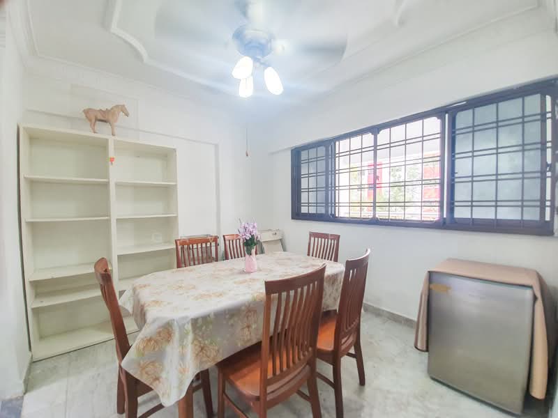 559 Jurong West Street 42 HDB Flat For Sale at S$ 708,000 | PropertyGuru Singapore - Dining Room