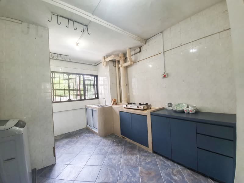559 Jurong West Street 42 HDB Flat For Sale at S$ 708,000 | PropertyGuru Singapore - Kitchen