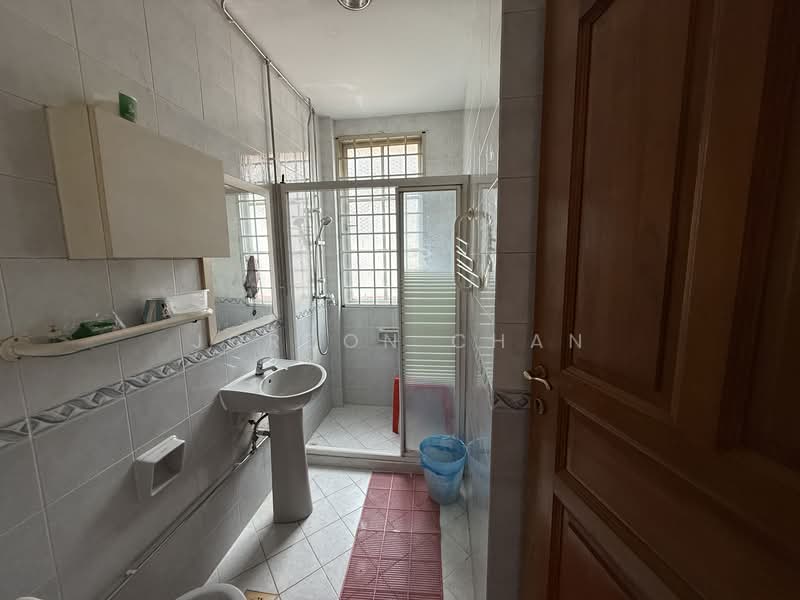 3 Storey Detached Bungalow Near MRT Detached House For Sale at S$ 7,000,000 | PropertyGuru Singapore - Bathroom 2