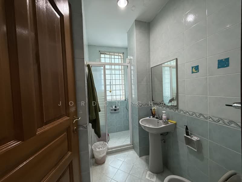 3 Storey Detached Bungalow Near MRT Detached House For Sale at S$ 7,000,000 | PropertyGuru Singapore - Bathroom 3