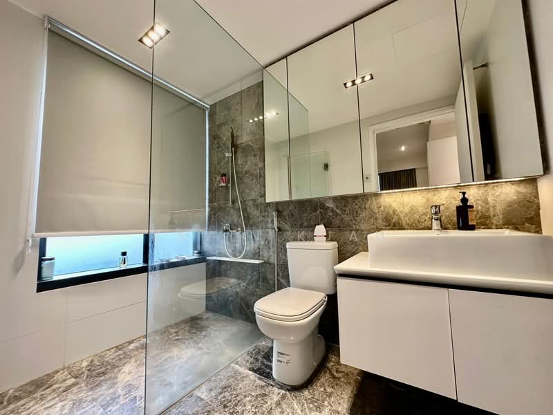 Parc Centros Condominium For Sale at S$ 2,198,000 | PropertyGuru Singapore - Bathroom