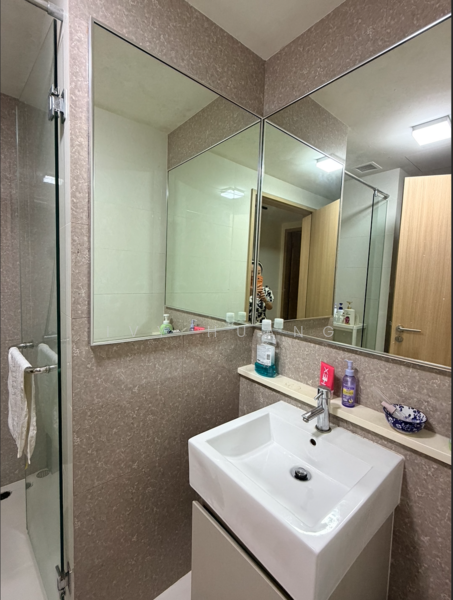 Twin Fountains, 11 Woodlands Avenue 6, 3 Bedrooms, 1,033 sqft, Executive Condominium For Rent, by Ivy Huang, 500061335 - Bathroom - PropertyGuru.com.sg