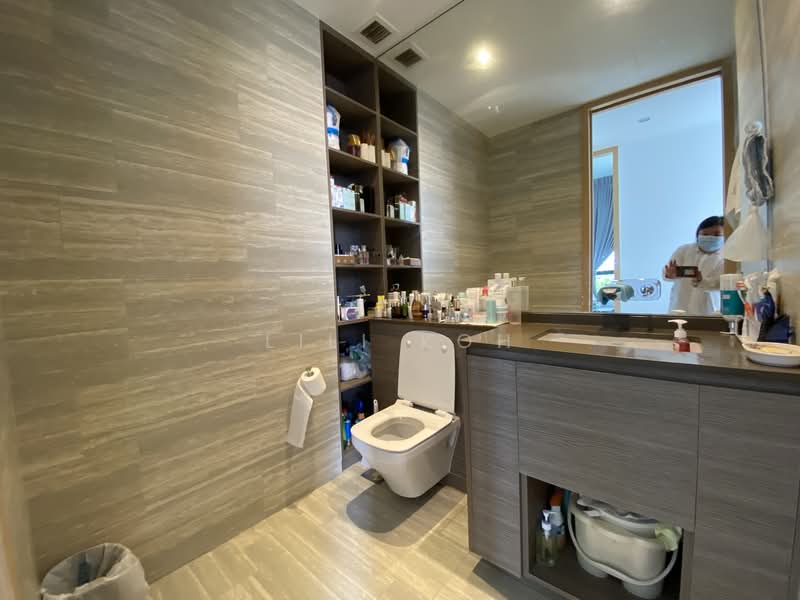 The Crest Condominium For Sale at S$ 1,565,000 | PropertyGuru Singapore - Bathroom