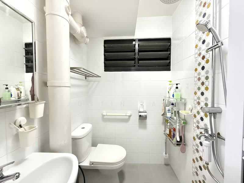 542 Bedok North Street 3, 542 Bedok North Street 3, 3 Bedrooms, 1,001 sqft, HDB Flat For Sale, by Justin Zaw, 500061343 - Bathroom - PropertyGuru.com.sg