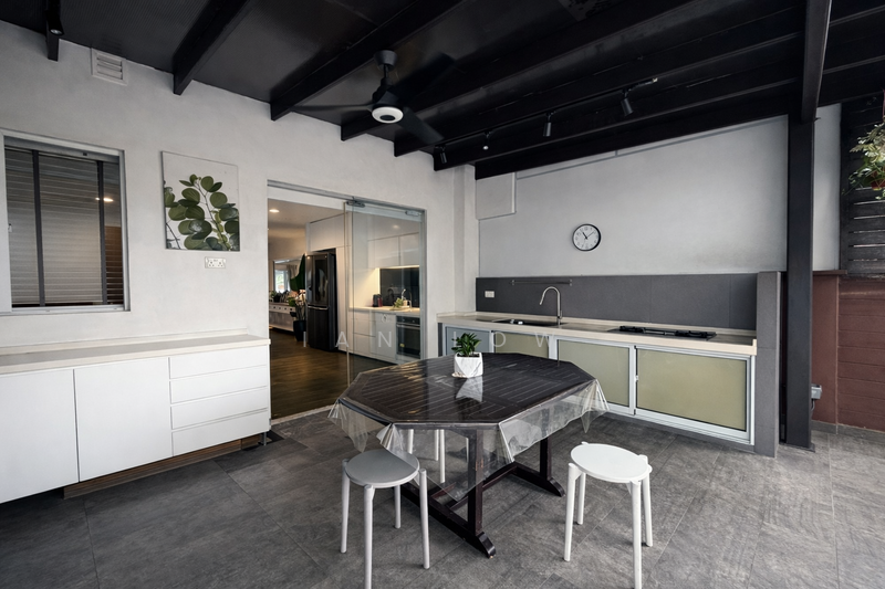 ⭐️ Renovated 3 Sty Terrace in Lentor D26 with Unblocked Greenery ⭐️ Redprop 🔴 Terraced House For Sale at S$ 5,580,000 | PropertyGuru Singapore - Kitchen