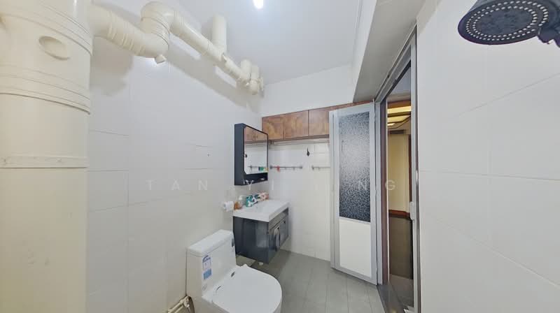 205C Compassvale Lane HDB Flat For Sale at S$ 780,000 | PropertyGuru Singapore - Common Bathroom