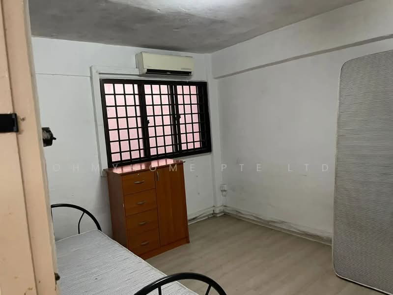 187 Boon Lay Avenue HDB Flat For Sale at S$ 358,000 | PropertyGuru Singapore - Bedroom