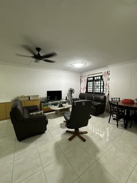 252 Compassvale Street HDB Flat For Sale at S$ 599,999 | PropertyGuru Singapore - Living Room