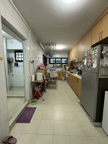 252 Compassvale Street HDB Flat For Sale at S$ 599,999 | PropertyGuru Singapore - Kitchen