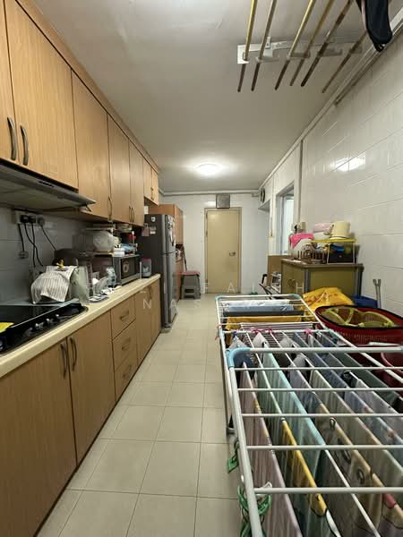252 Compassvale Street HDB Flat For Sale at S$ 599,999 | PropertyGuru Singapore - Kitchen