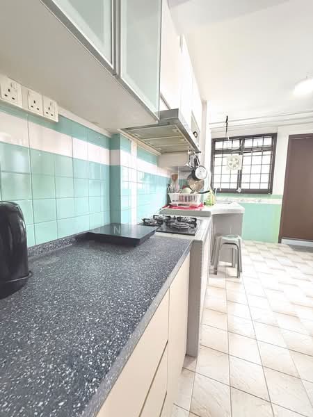 112 Lorong 1 Toa Payoh HDB Flat For Sale at S$ 378,000 | PropertyGuru Singapore - Kitchen