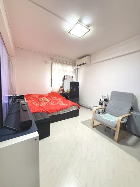 112 Lorong 1 Toa Payoh HDB Flat For Sale at S$ 378,000 | PropertyGuru Singapore - Bedroom