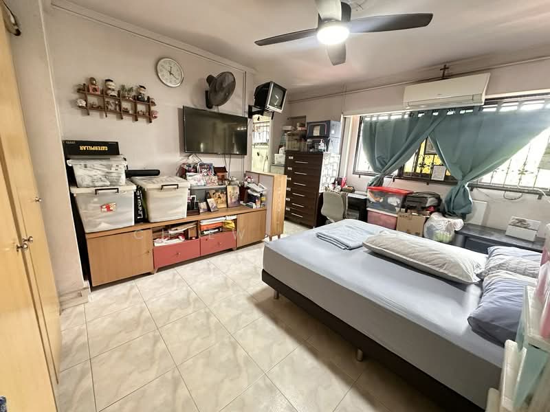 635 Choa Chu Kang North 6 HDB Flat For Sale at S$ 820,000 | PropertyGuru Singapore - Master Bedroom