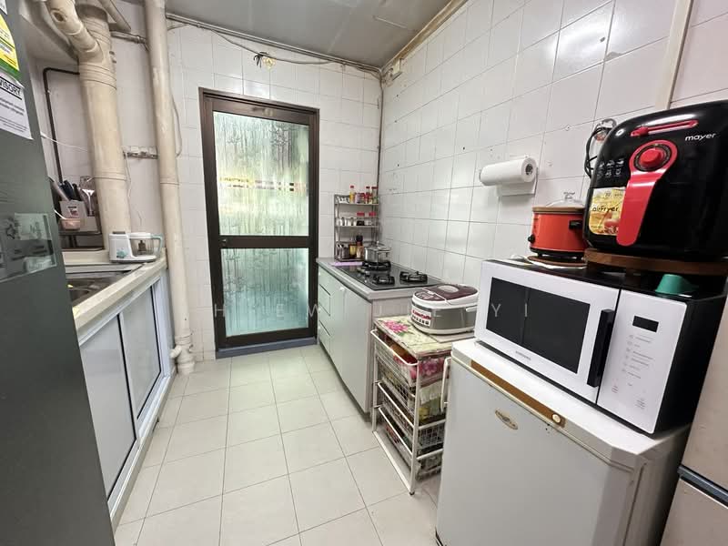 635 Choa Chu Kang North 6 HDB Flat For Sale at S$ 820,000 | PropertyGuru Singapore - Kitchen