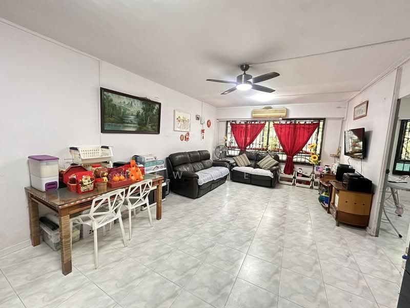 635 Choa Chu Kang North 6 HDB Flat For Sale at S$ 820,000 | PropertyGuru Singapore - Living Room