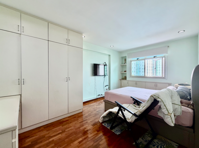 105D Edgefield Plains HDB Flat For Sale at S$ 650,000 | PropertyGuru Singapore - Master Bedroom