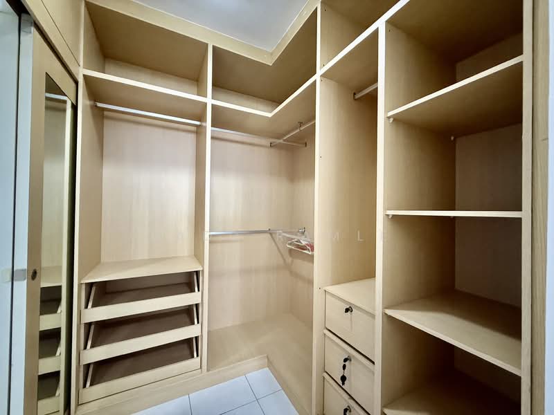 526 Woodlands Drive 14, 526 Woodlands Drive 14, Room Rental, 200 sqft, HDB Flat For Rent, by Badd Ramle, 500061403 - Walk-in Wardrobe - PropertyGuru.com.sg