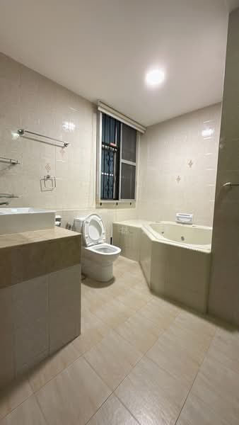 37 Swiss View La Suisse 1 off Bukit Timah Road Terraced House For Sale at S$ 5,600,000 | PropertyGuru Singapore - Bathroom