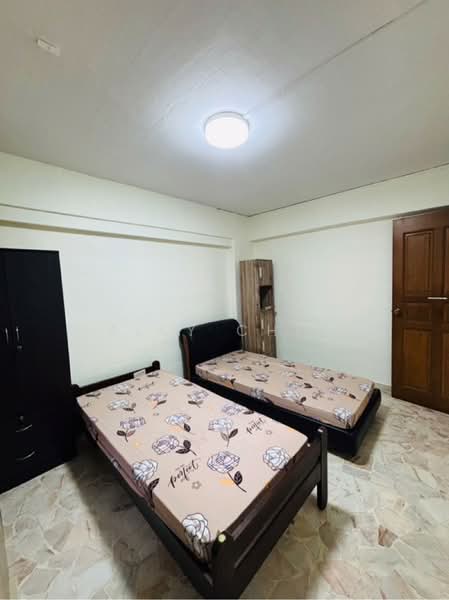 381 Clementi Avenue 5, 381 Clementi Avenue 5, 3 Bedrooms, 1,011 sqft, HDB Flat For Rent, by Ally Chin, 500061415 - Master Bedroom - PropertyGuru.com.sg