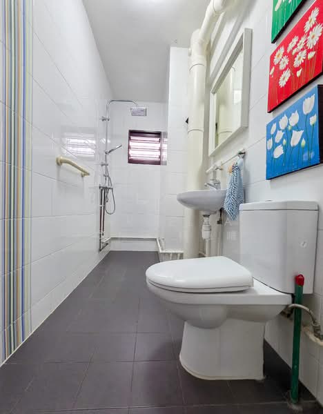 634 Hougang Avenue 8 HDB Flat For Sale at S$ 968,000 | PropertyGuru Singapore - Bathroom