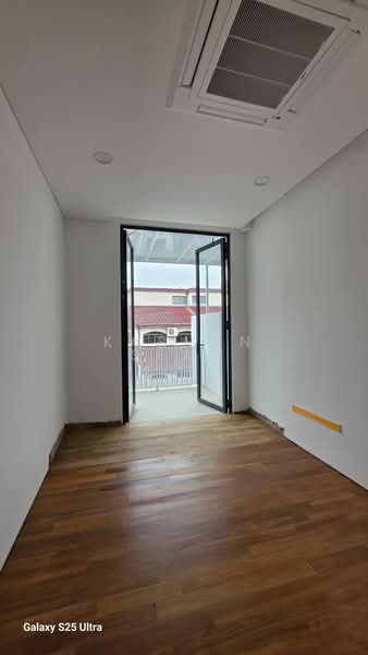 West Coast Road, , 4 Bedrooms, 2,442 sqft, Corner Terrace For Rent, by Karmen Seam, 500061429 - Balcony - PropertyGuru.com.sg