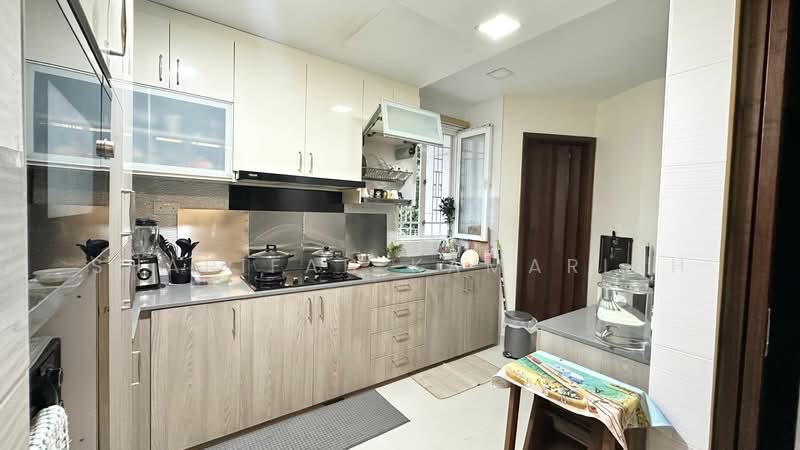 Hillington Green Condominium For Sale at S$ 3,288,000 | PropertyGuru Singapore - Kitchen