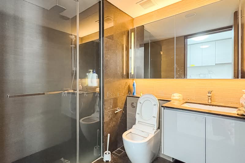 Parc Esta, 914 Sims Avenue, 1 Bedroom, 420 sqft, Condominium For Rent, by Mikaela Joy, 500061459 - Bathroom - PropertyGuru.com.sg