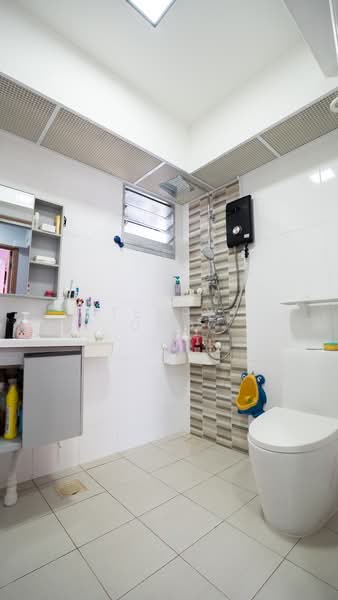 409A Northshore Drive HDB Flat For Sale at S$ 890,000 | PropertyGuru Singapore - Bathroom
