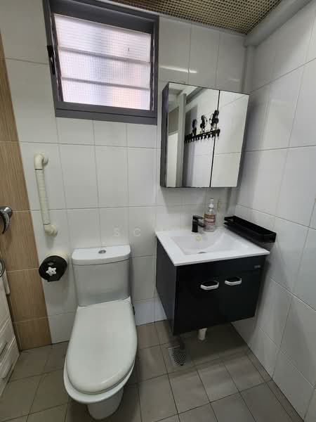 683B Edgedale Plains, 683B Edgedale Plains, 2 Bedrooms, 732 sqft, HDB Flat For Rent, by SCM ., 500061470 - Bathroom - PropertyGuru.com.sg