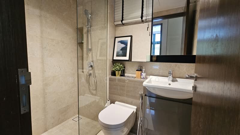 38 Jervois Condominium For Sale at S$ 1,900,000 | PropertyGuru Singapore - Master Bathroom