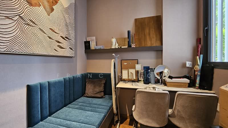 38 Jervois Condominium For Sale at S$ 1,900,000 | PropertyGuru Singapore - Study