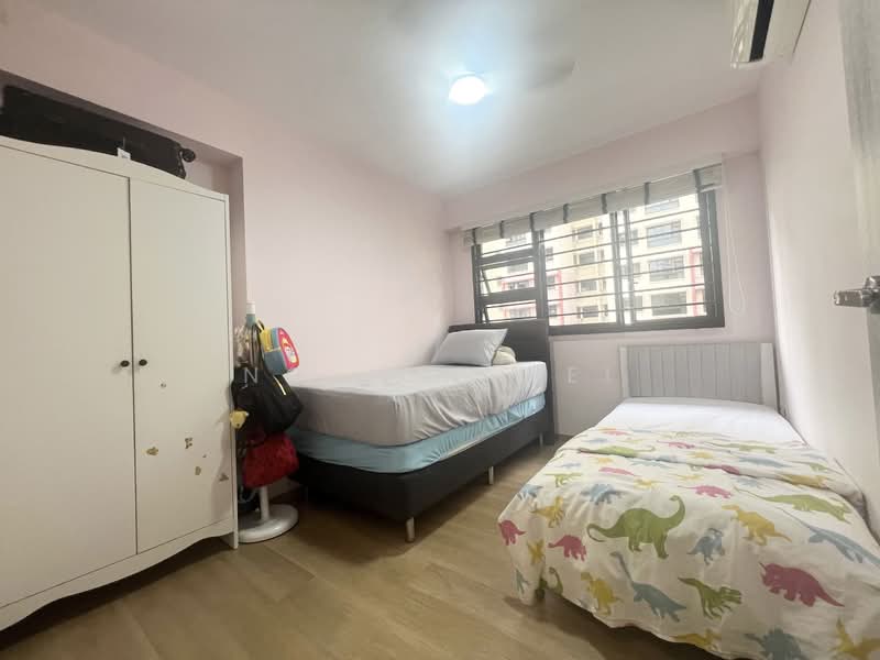 467B Bukit Batok West Avenue 9 HDB Flat For Sale at S$ 800,000 | PropertyGuru Singapore - Bedroom