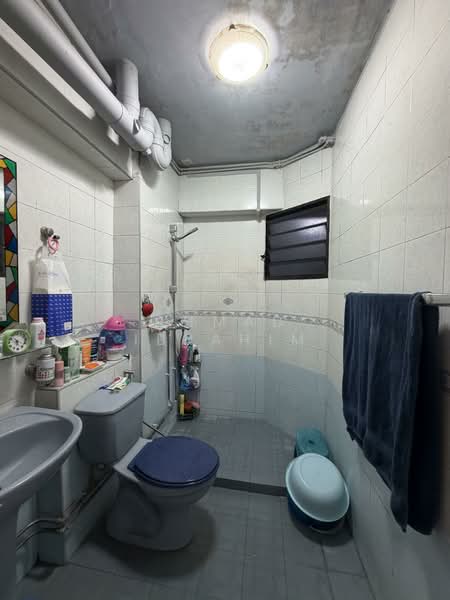 526 Woodlands Drive 14 HDB Flat For Sale at S$ 570,000 | PropertyGuru Singapore - Bathroom