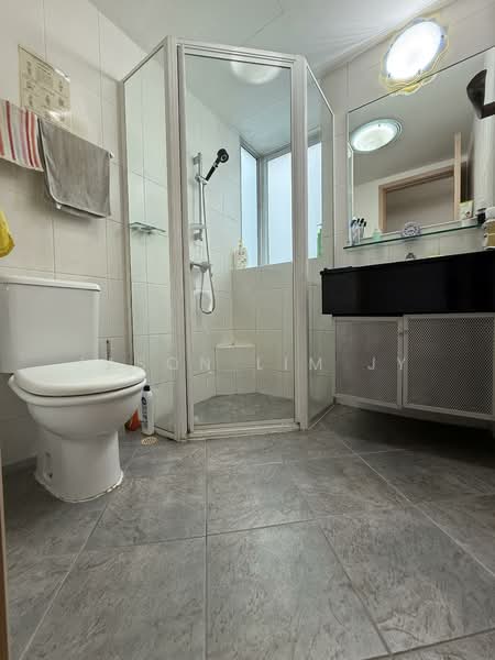 Bishan Point Condominium For Sale at S$ 1,780,000 | PropertyGuru Singapore - Bathroom