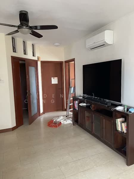 The Mayfair, 7 Jurong East Street 32, 2 Bedrooms, 926 sqft, Condominium For Rent, by (Dennis) Chng Swee Cher, 500061520 - Living Room - PropertyGuru.com.sg