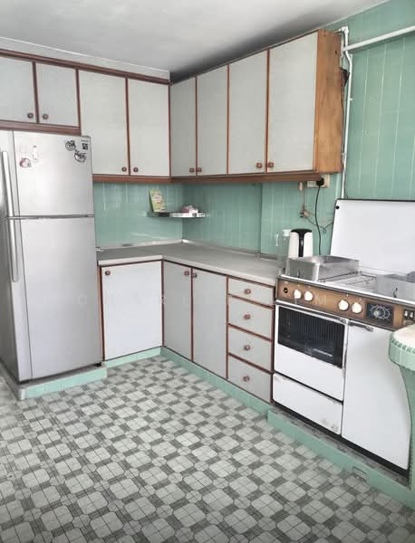 74 Bedok North Road HDB Flat For Sale at S$ 400,000 | PropertyGuru Singapore - Kitchen
