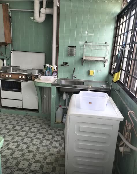 74 Bedok North Road HDB Flat For Sale at S$ 400,000 | PropertyGuru Singapore - Kitchen