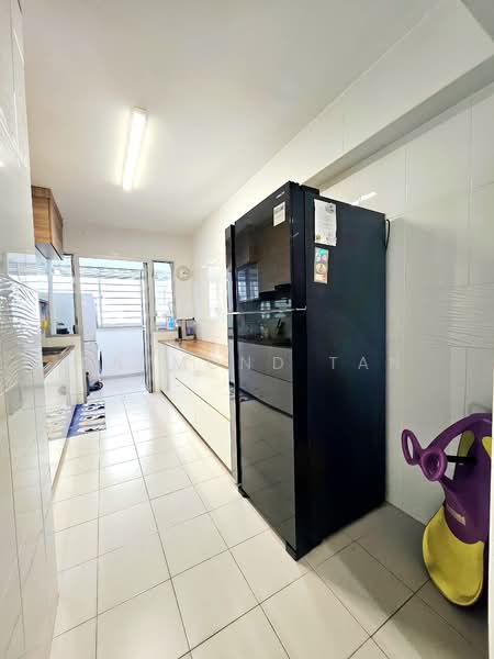 443C Fajar Road HDB Flat For Sale at S$ 708,000 | PropertyGuru Singapore - Kitchen
