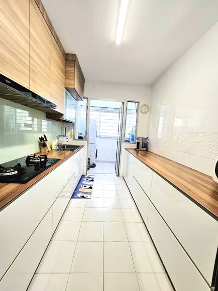 443C Fajar Road HDB Flat For Sale at S$ 708,000 | PropertyGuru Singapore - Kitchen