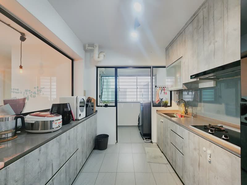 684D Edgedale Plains HDB Flat For Sale at S$ 738,000 | PropertyGuru Singapore - Kitchen