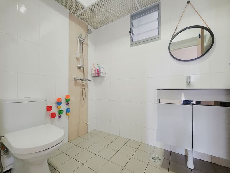 684D Edgedale Plains HDB Flat For Sale at S$ 738,000 | PropertyGuru Singapore - Bathroom