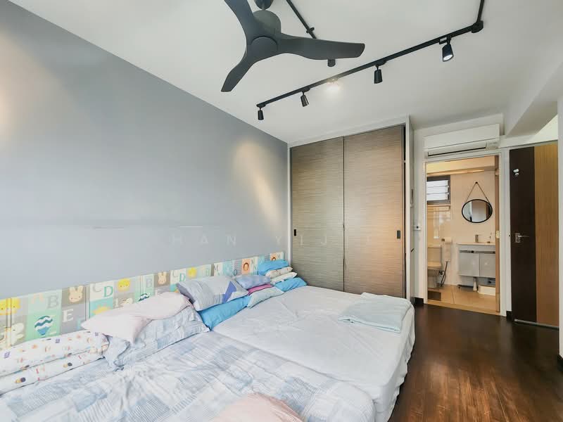 684D Edgedale Plains HDB Flat For Sale at S$ 738,000 | PropertyGuru Singapore - Bedroom