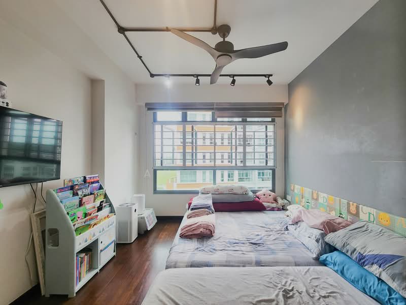 684D Edgedale Plains HDB Flat For Sale at S$ 738,000 | PropertyGuru Singapore - Bedroom