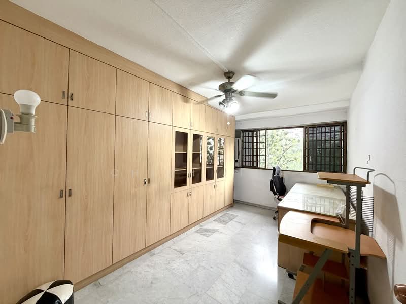461 Jurong West Street 41 HDB Flat For Sale at S$ 580,000 | PropertyGuru Singapore - Bedroom 2 