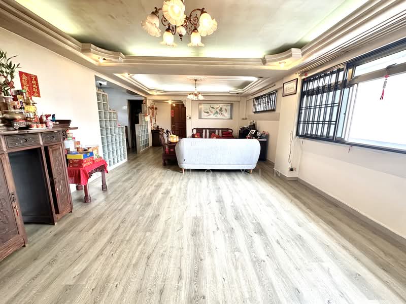 384 Tampines Street 32 HDB Flat For Sale at S$ 858,000 | PropertyGuru Singapore - Living Room