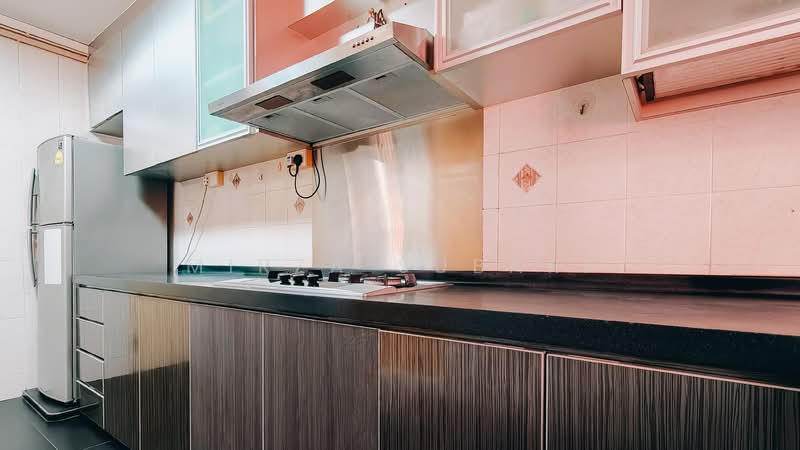 258D Compassvale Road HDB Flat For Sale at S$ 650,000 | PropertyGuru Singapore - Kitchen