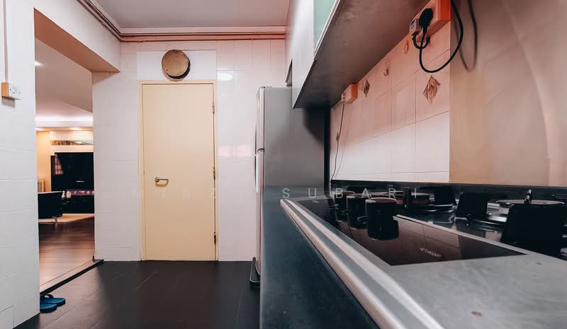 258D Compassvale Road HDB Flat For Sale at S$ 650,000 | PropertyGuru Singapore - Kitchen